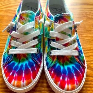 *NEVER WORN* Blowfish Tie Dye Sneakers 🐠